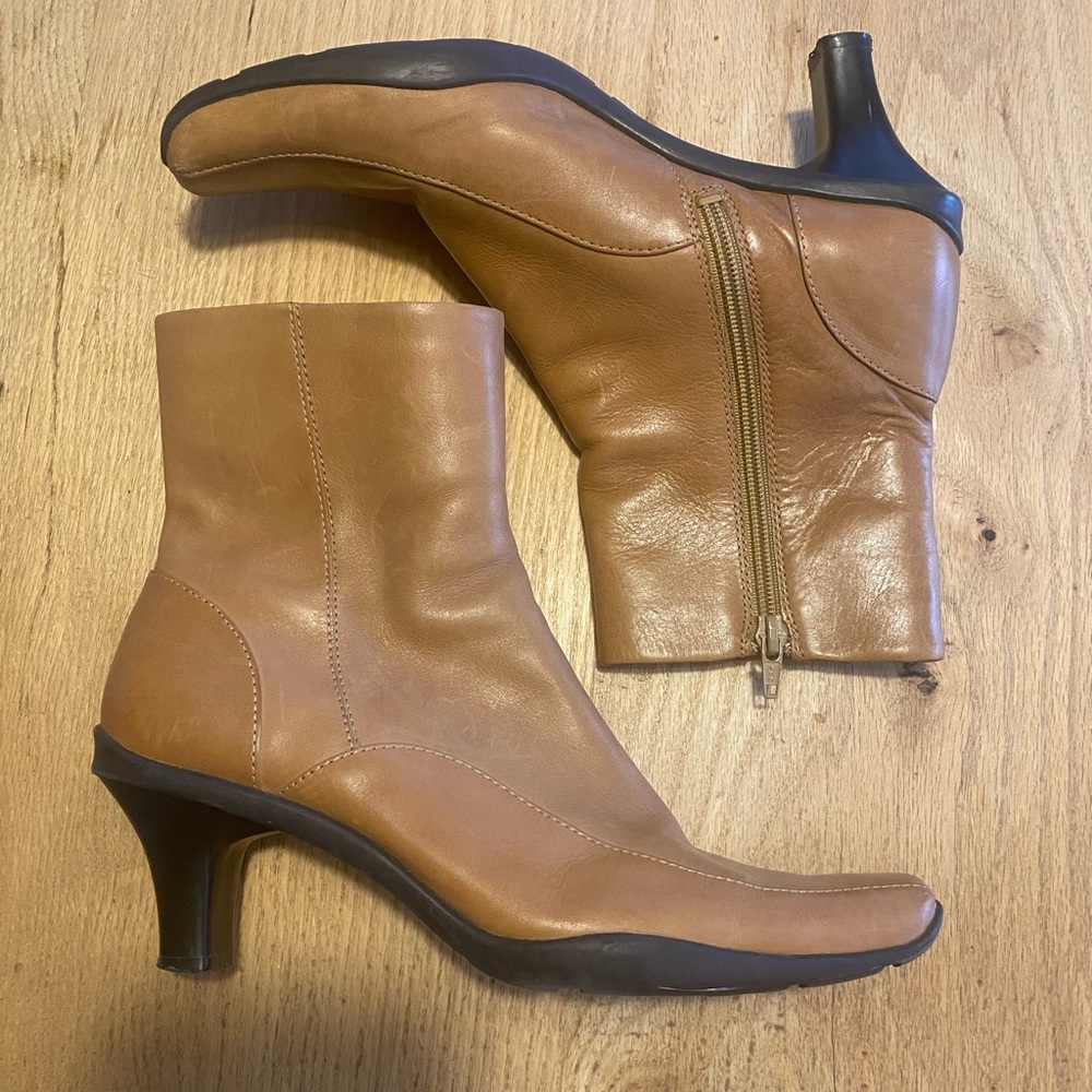 Elegant Leather Tan Heeled Boots Women’s 7 1/2 Preloved